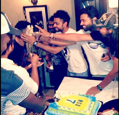 happy-bithday-ms-Dhoni-cake-Cutting-picture